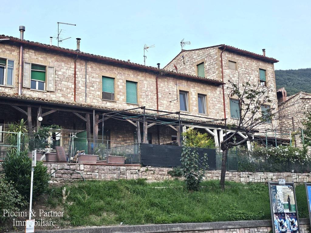Villetta a schiera a Assisi in Via della Madonna dell'Olivo, 47 - Foto 2