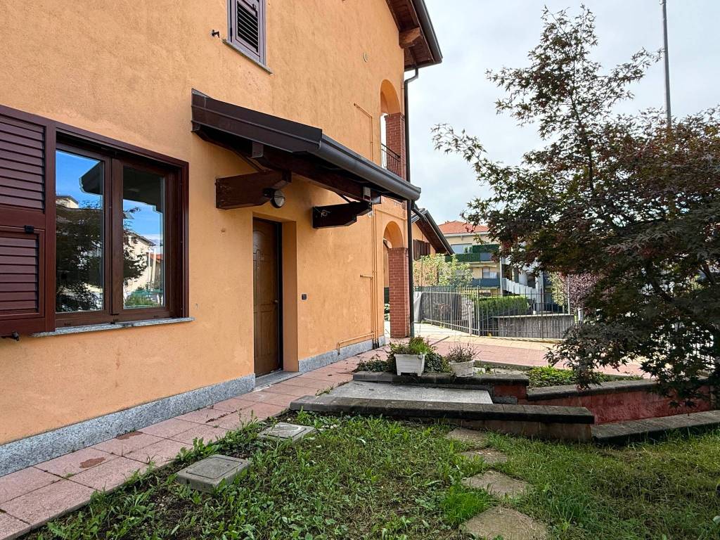 Appartamento a Villa guardia in Via Giacomo Matteotti - Foto 2