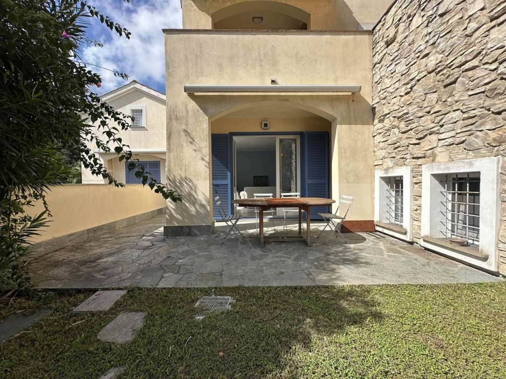 Appartamento a Spotorno in Via Serra 63 - Foto 2