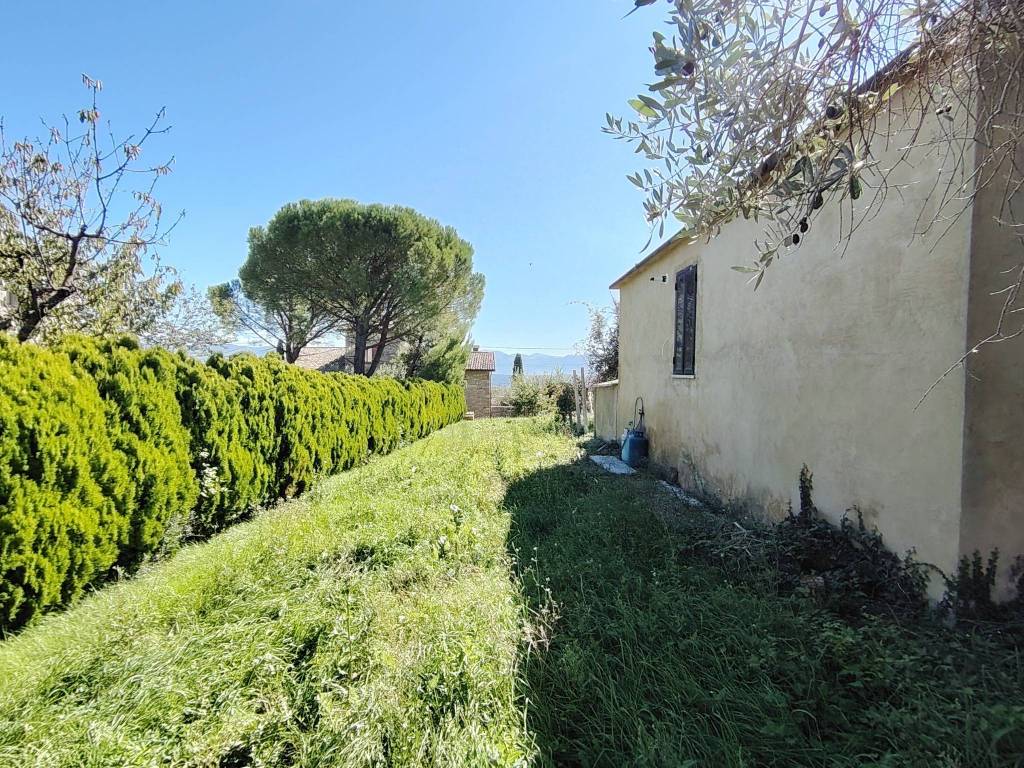 Casa indipendente a Castel ritaldi in Strada Provinciale di Colle Marchese - Foto 3