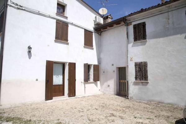 Casa indipendente a Mirandola in Via Bastiglia, 83 - Foto 2