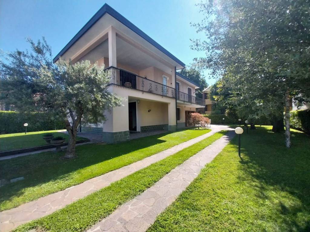 Villa a Bareggio in Via Arturo Toscanini, 7 - Foto 2