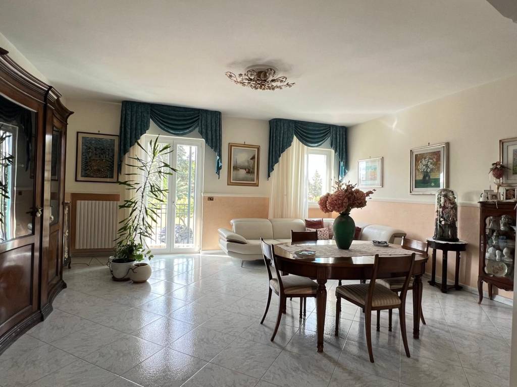 Appartamento a Grumo appula in Piazza Generale Raffaele Devitofrancesco, 2 - Foto 3