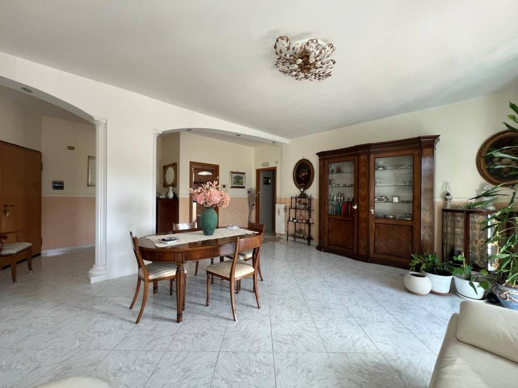 Appartamento a Grumo appula in Piazza Generale Raffaele Devitofrancesco, 2 - Foto 5