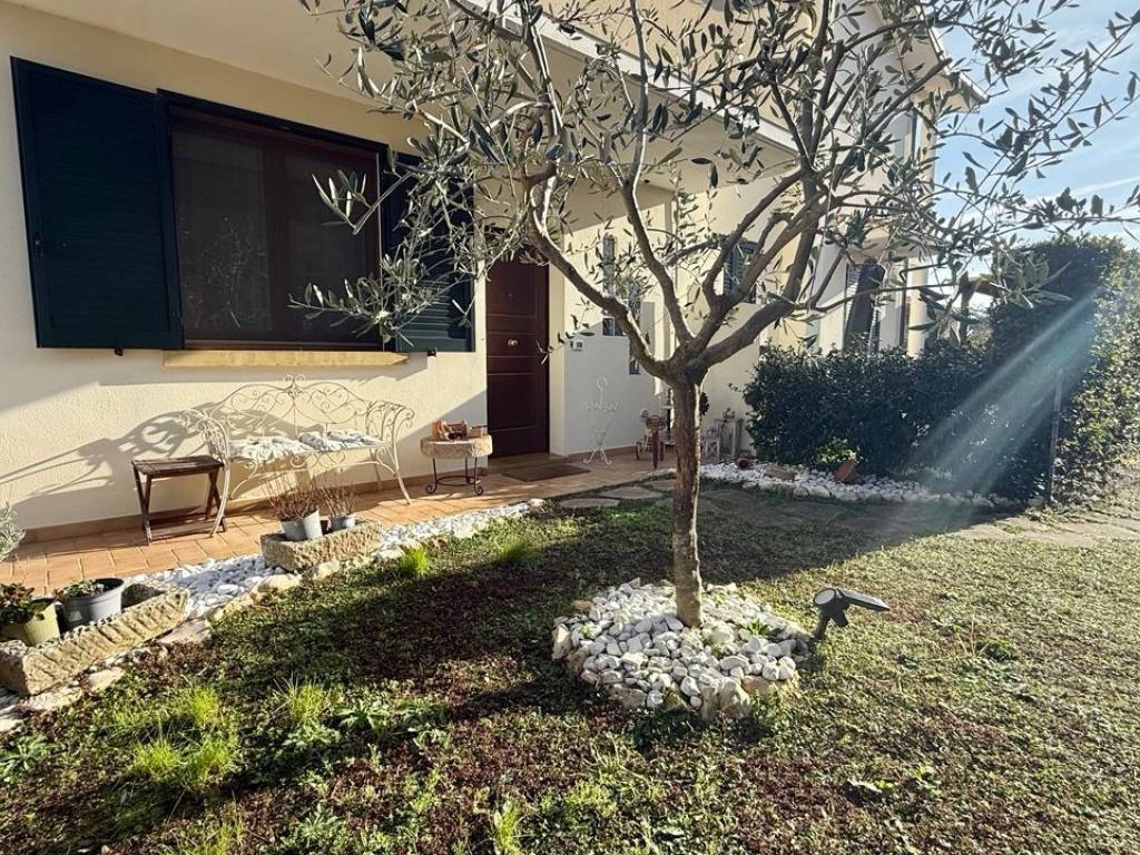 Villetta a schiera a Rosignano marittimo in Via Rino Pachetti - Foto 3
