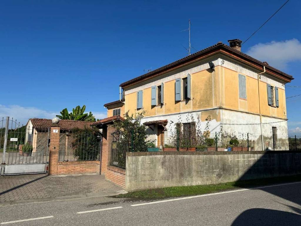 Casa indipendente a Castelvetro piacentino in via opiazzi - Foto 4
