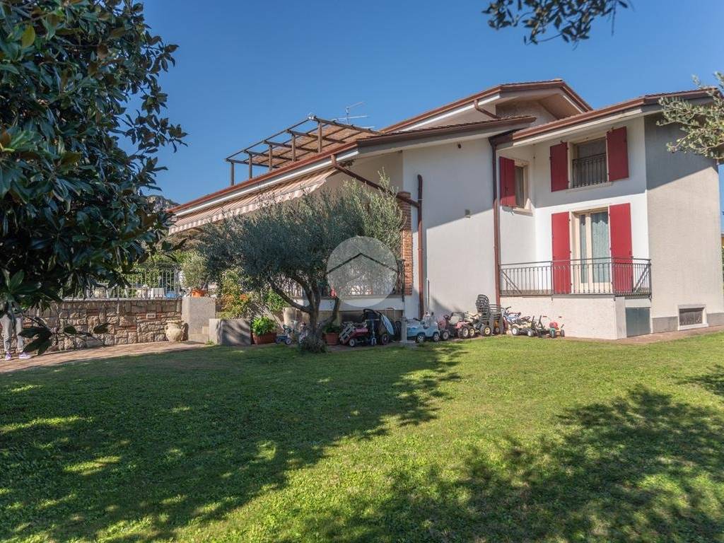 Villa a Affi in Via XXV Aprile, 25 - Foto 4