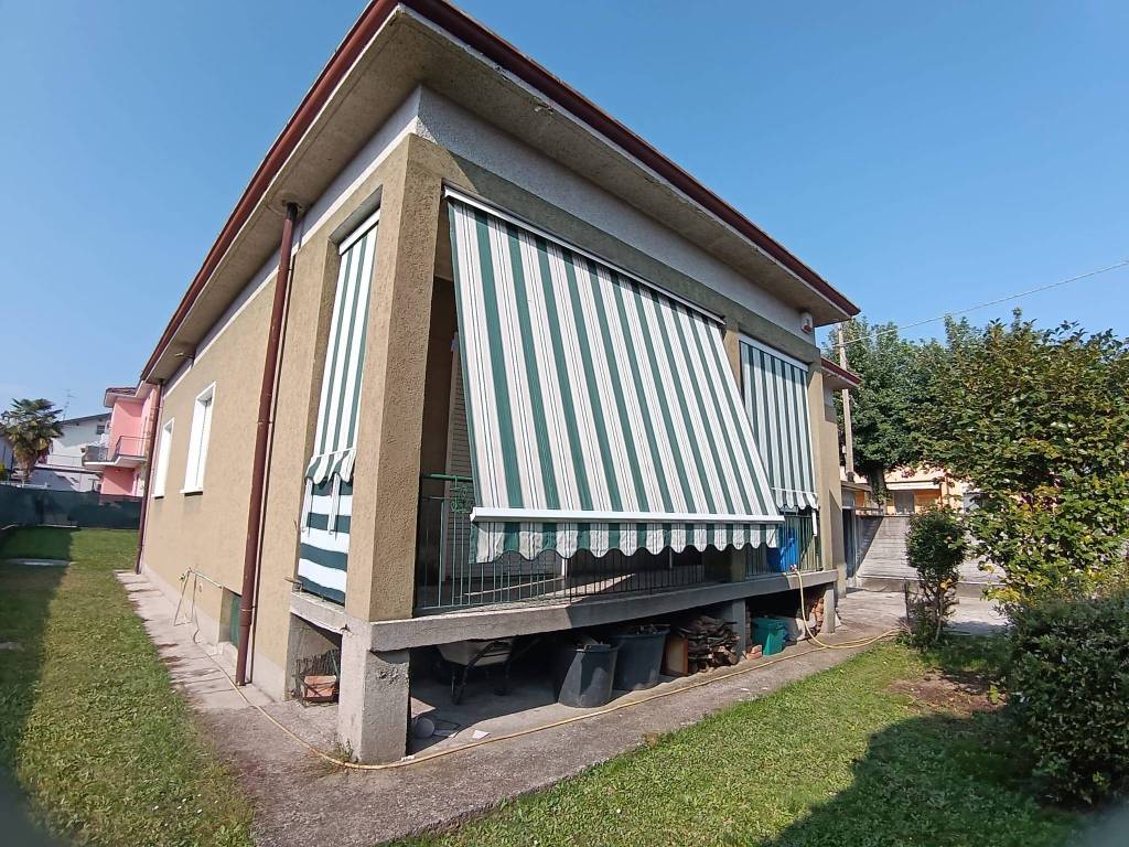 Villa a Cadorago in Via Alessandro Manzoni - Foto 2
