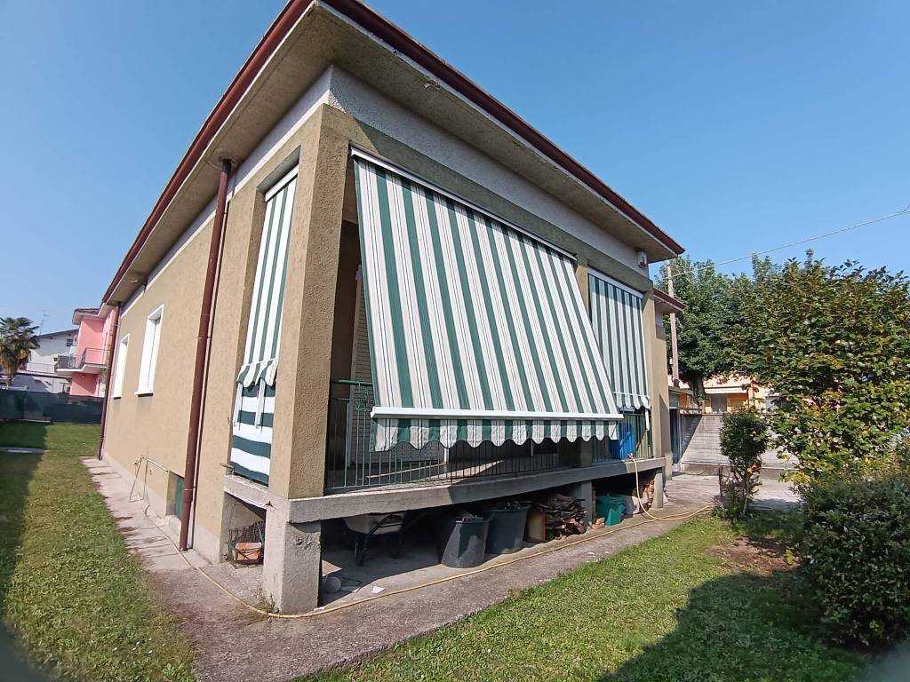 Villa a Cadorago in Via Alessandro Manzoni - Foto 4
