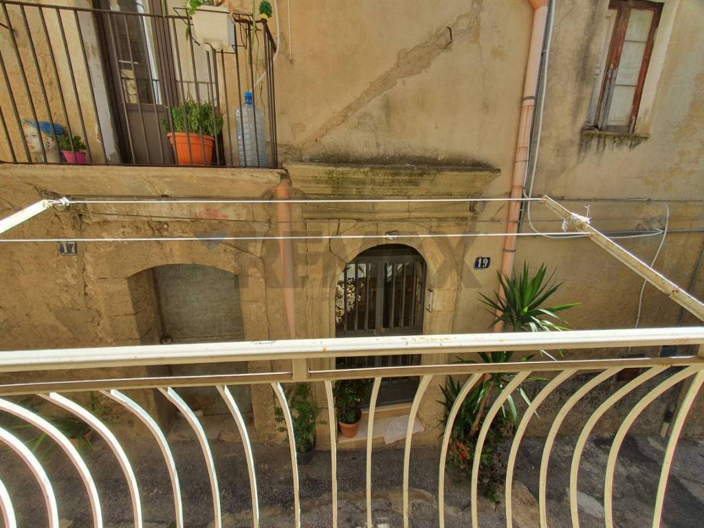Casa indipendente a Caltagirone in Via Santa Sofia, 63 - Foto 4
