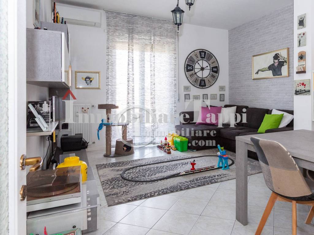Appartamento a Saronno in Via Bergamo, 101 - Foto 2