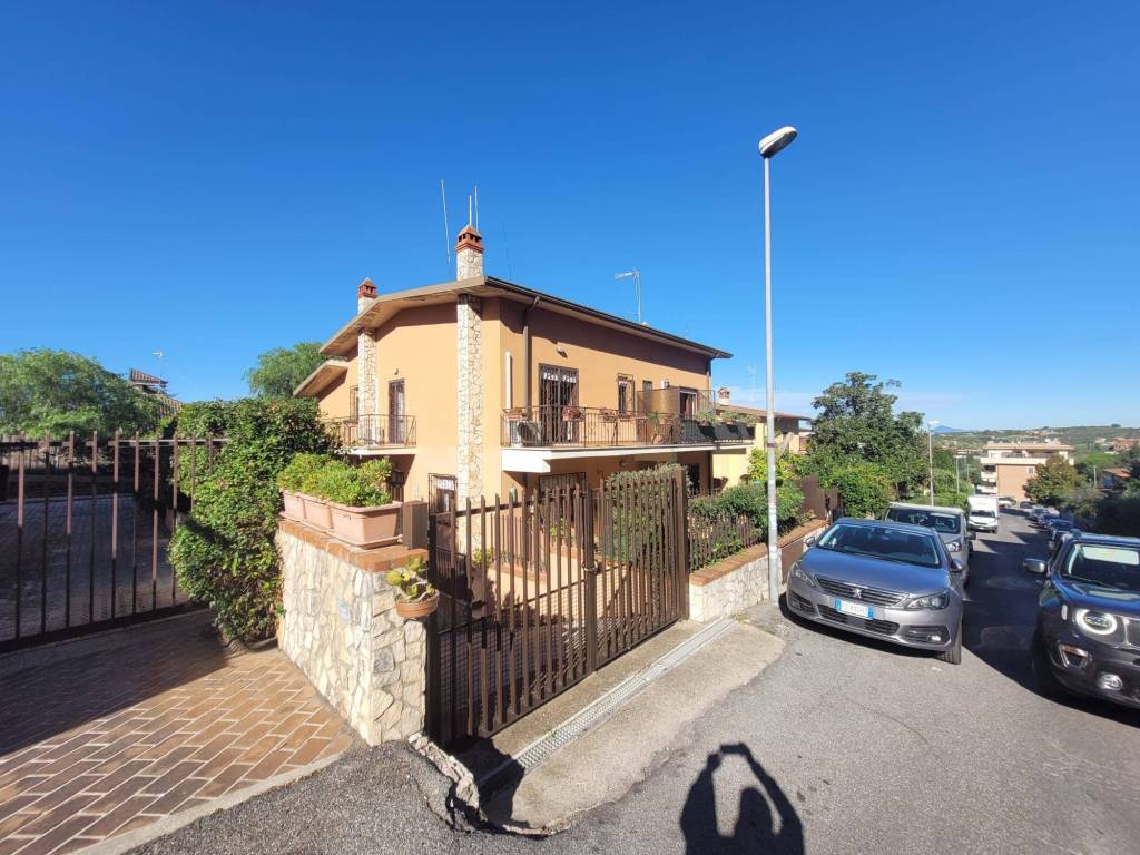 Villa a Fonte nuova in Via Cicerone - Foto 2