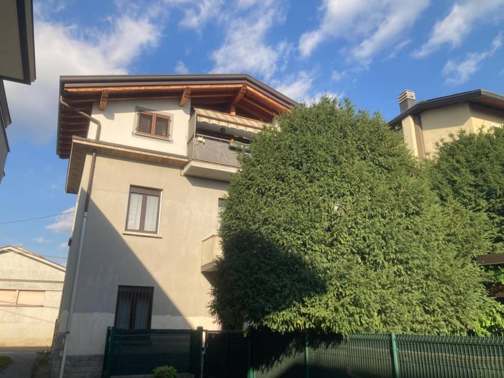 Villa a Cabiate in Via Ludovico Ariosto, 21 - Foto 2