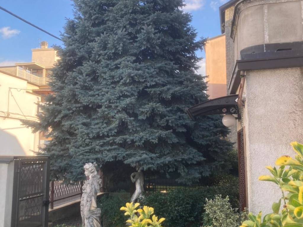 Villa a Cabiate in Via Ludovico Ariosto, 21 - Foto 4