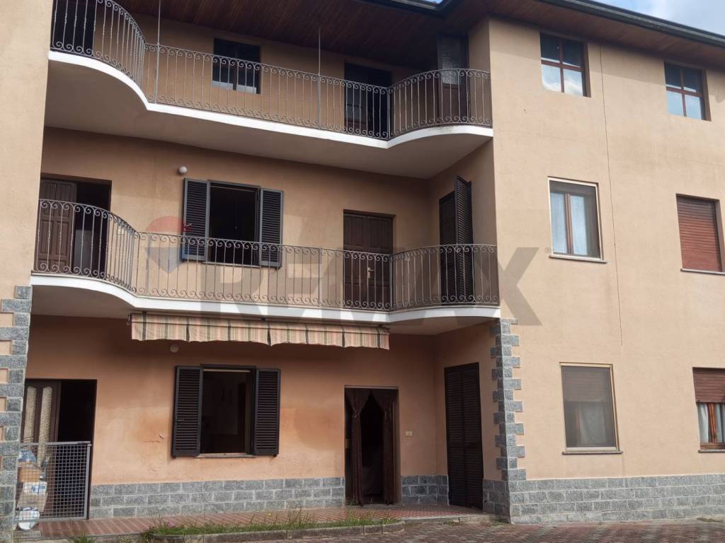 Casa indipendente a Bogogno in Via Padre Rocca, 21 - Foto 2