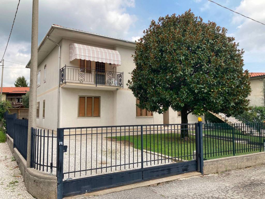 Villa a Bassano del grappa in Strada dei Colli, 110 - Foto 2