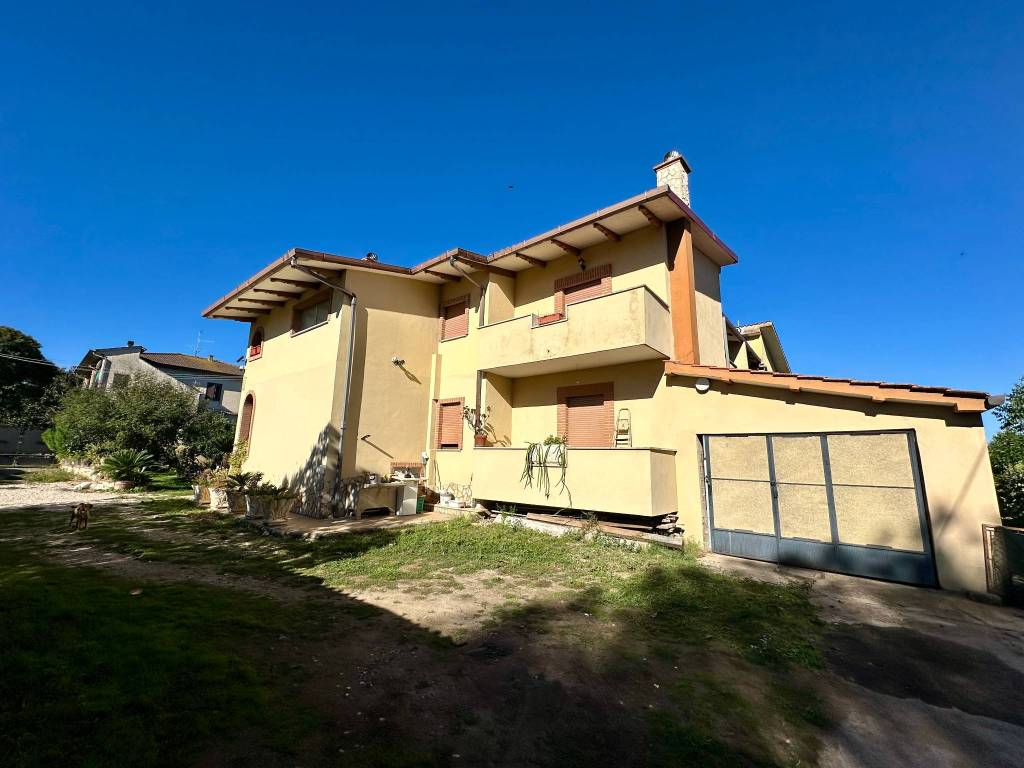 Appartamento a Aprilia in Via dei Cinque Archi - Foto 3