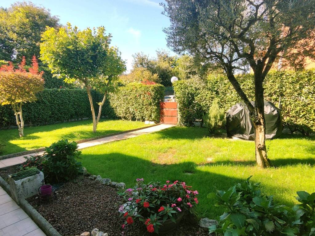 Appartamento a Bareggio in Via San Protaso, 95 - Foto 2