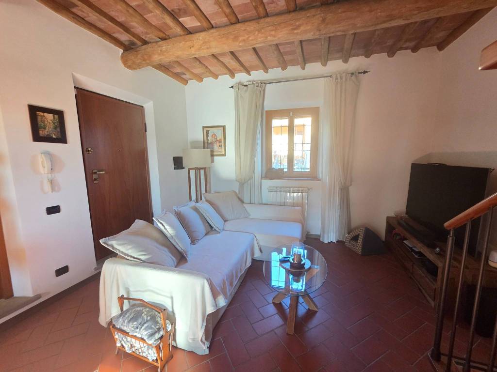 Casa indipendente a Carmignano in Piazza Aristodante Naldi - Foto 2