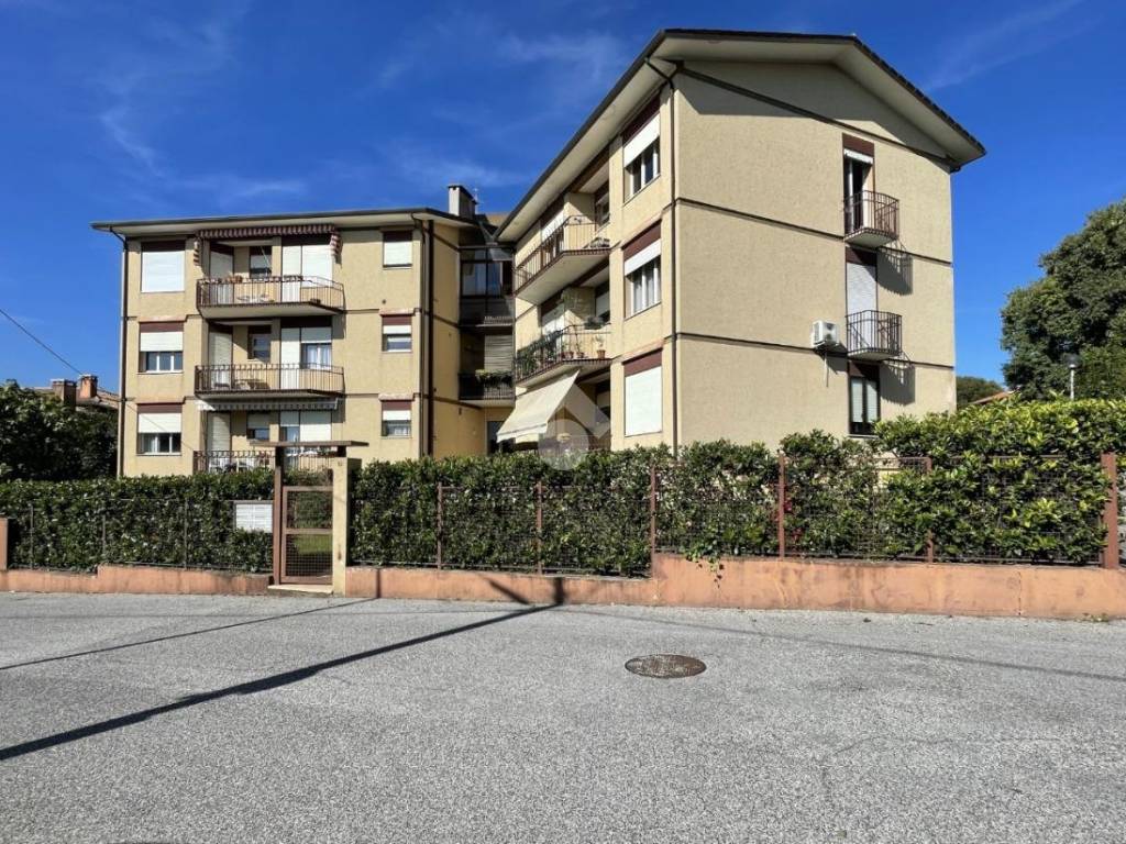 Appartamento a Bassano del grappa in Via Giacomo Leopardi, 13 - Foto 2