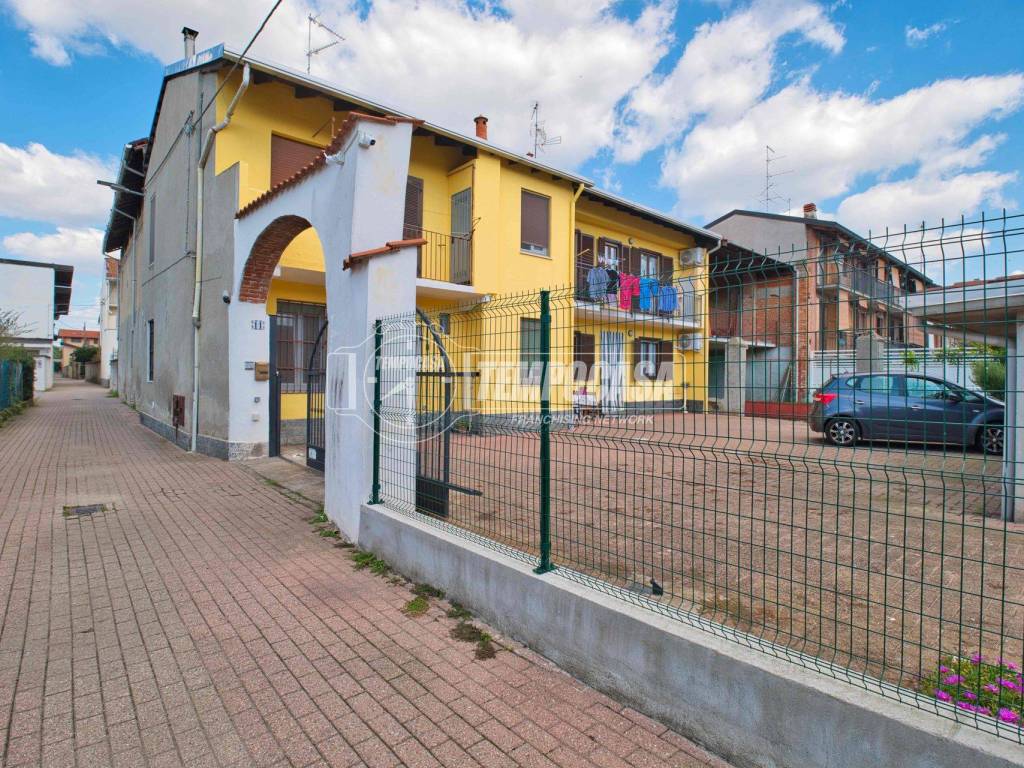 Casa indipendente a Cameri in Via Leopardi - Foto 2