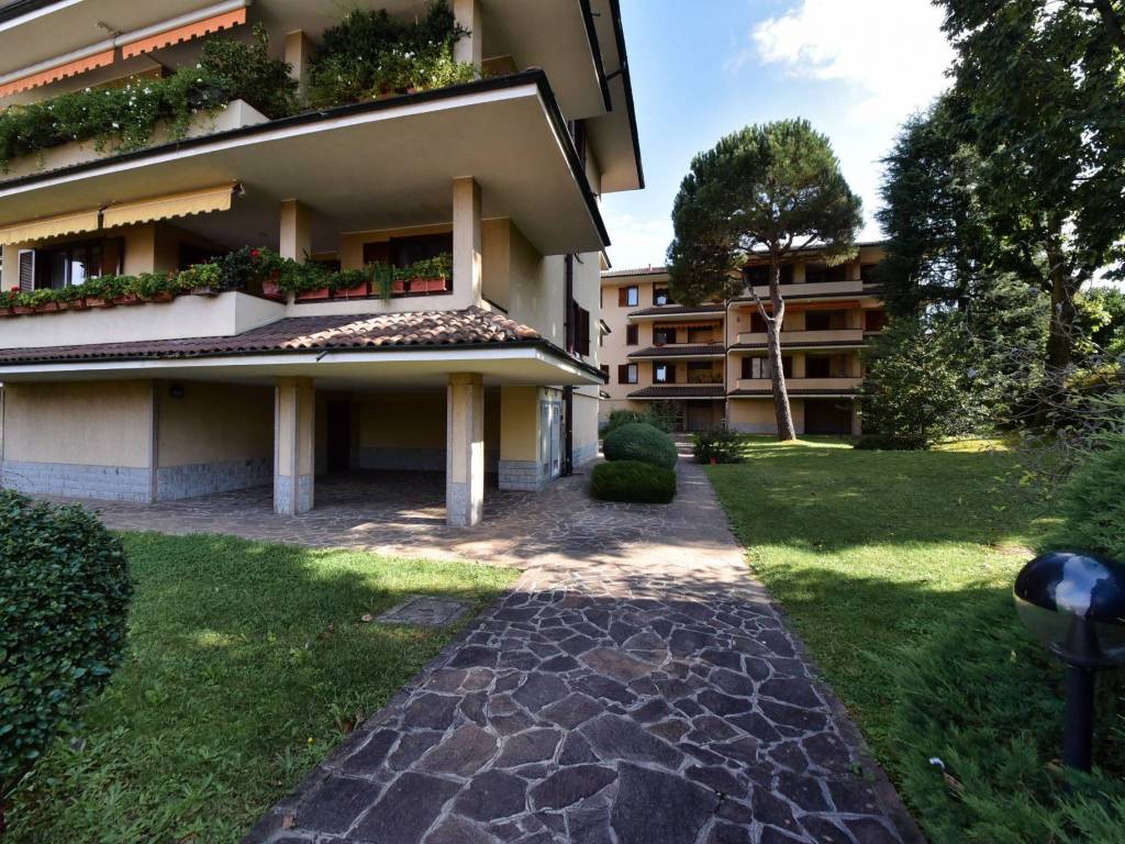 Appartamento a Carimate in Via Vittorio Veneto - Foto 2