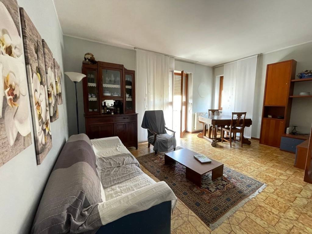 Appartamento a Santo stefano belbo in Via Giuseppe Ghignone, 2 - Foto 4