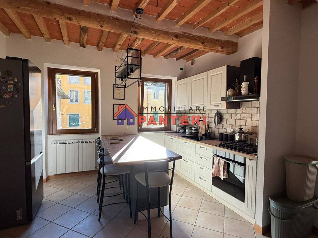 Casa indipendente a Pescia in Piazza Giuseppe Mazzini - Foto 3