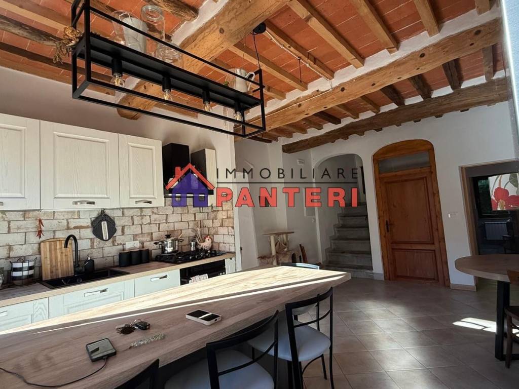 Casa indipendente a Pescia in Piazza Giuseppe Mazzini - Foto 4
