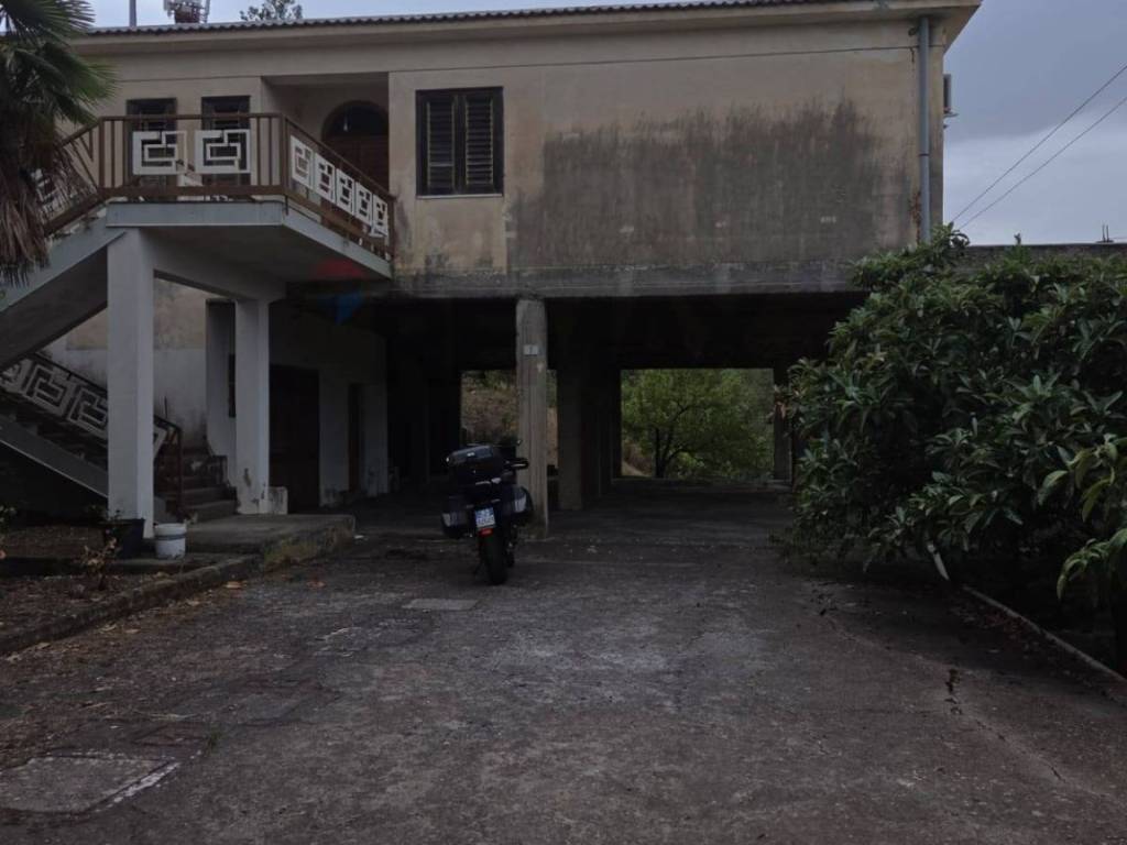 Villa a Bronte in via vincenzo bellini, 7 - Foto 2