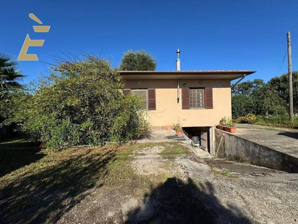 Villa a Aprilia in Via Serio, 42 - Foto 2