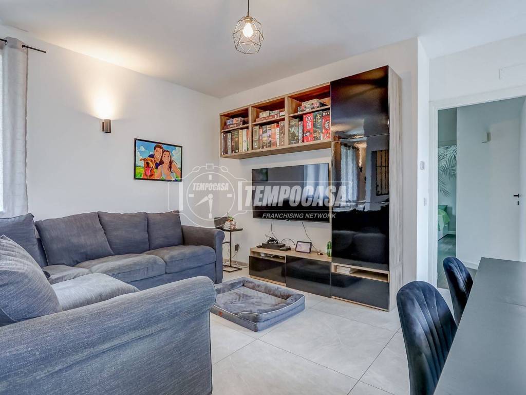 Appartamento a Castelletto sopra ticino in Via Aronco - Foto 2