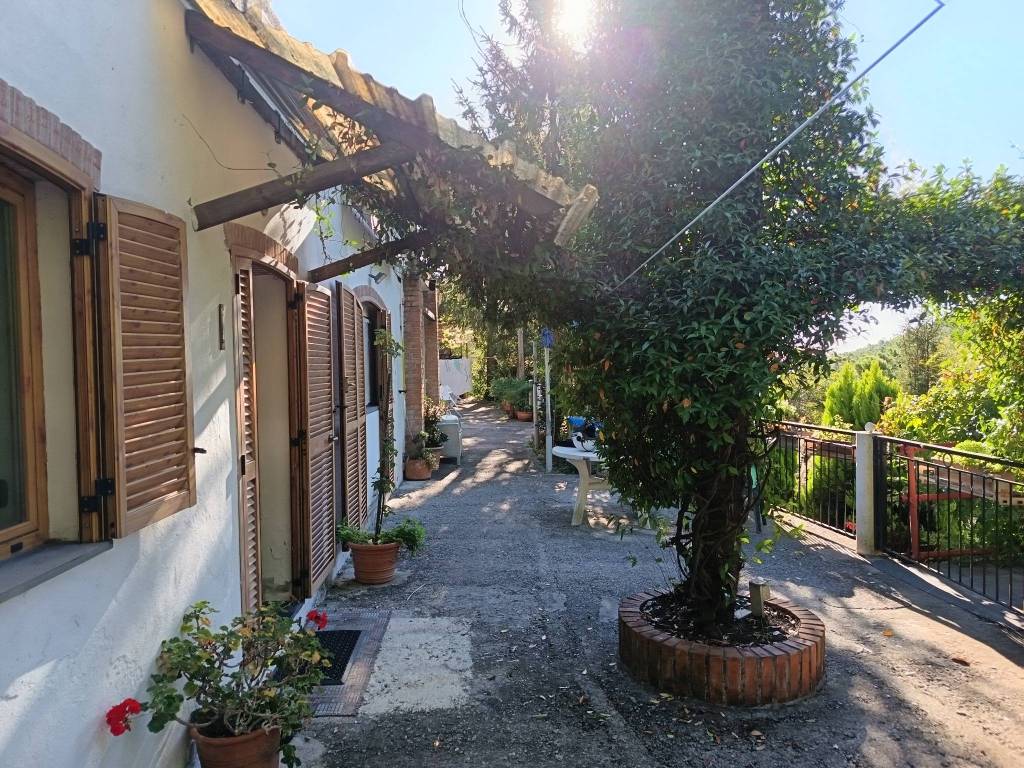 Villa a Cogoleto in Strada Provinciale di Sciarborasca - Foto 2