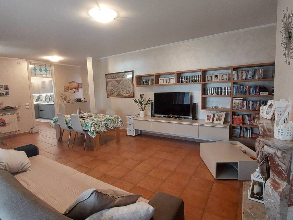 Villa a Lonate pozzolo in Via Sant'Antonino, 30 - Foto 5
