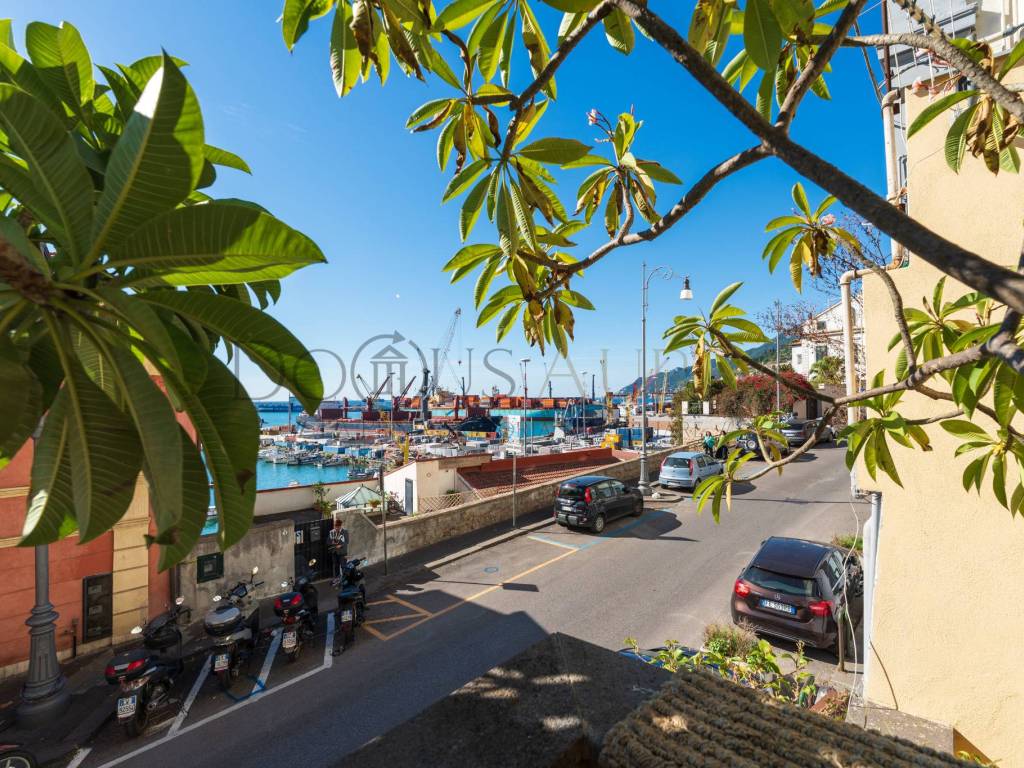 Appartamento a Salerno in Piazza Francesco Alario - Foto 2