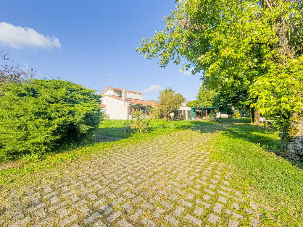 Villa a Calvenzano in Via Andrea Zoglio, 5 - Foto 2