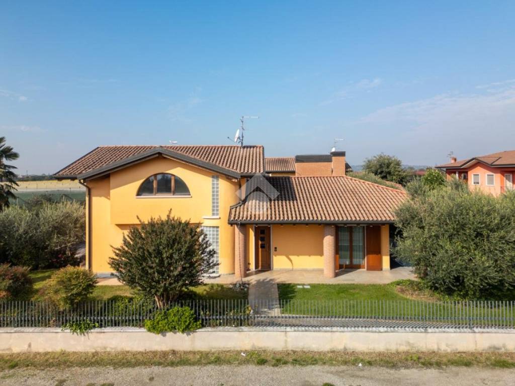 Villa a Villafranca di verona in Via Caluri - Foto 3