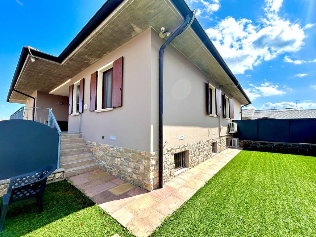 Villa a Comezzano-cizzago in Via Montello - Foto 2