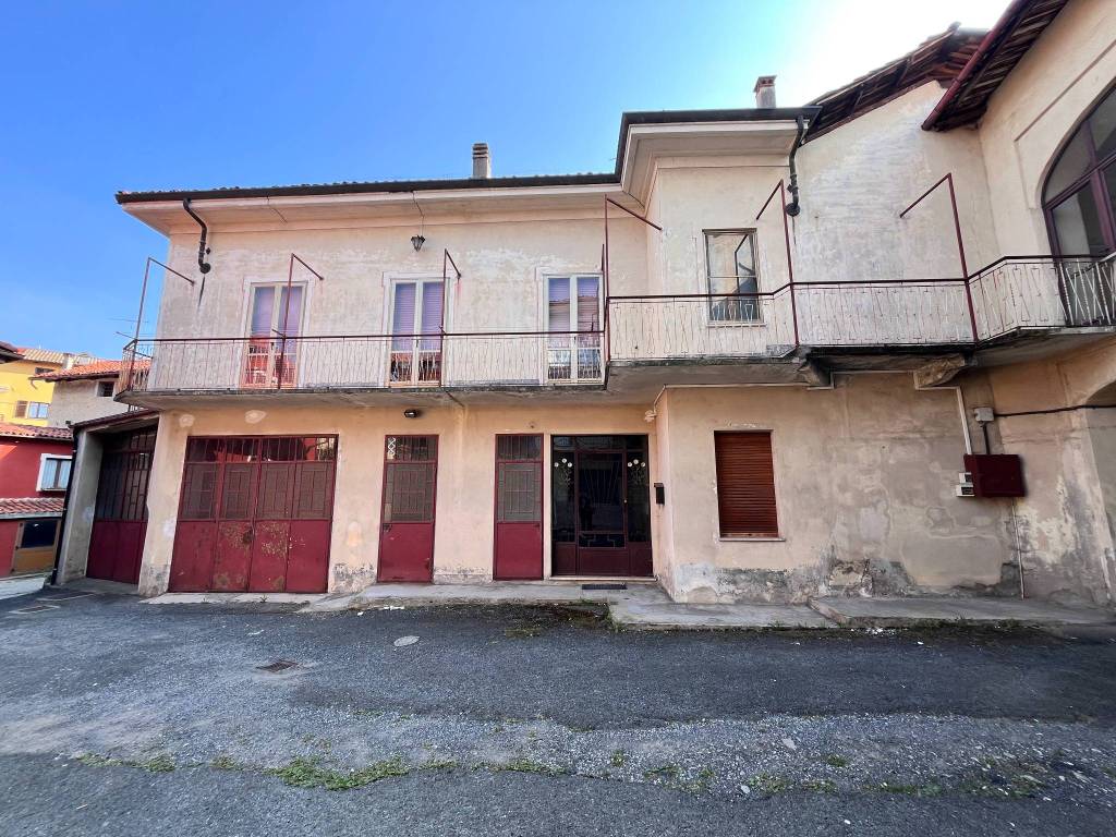 Casa indipendente a Costigliole saluzzo in Via Vittorio Veneto, 45 - Foto 2