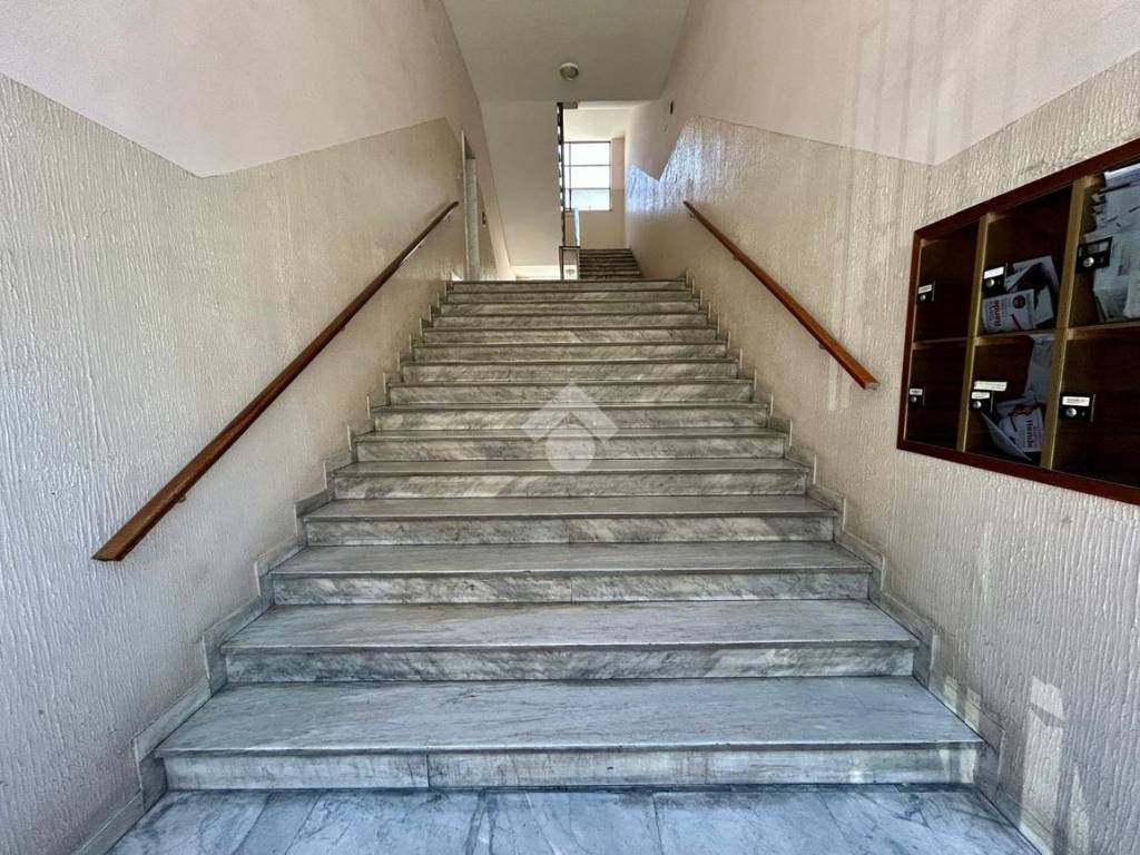 Appartamento a Cosenza in Viale Delle Medaglie DꞌOro, 81 - Foto 2