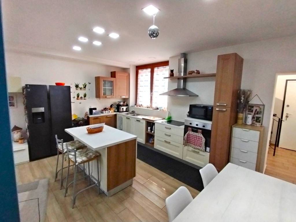 Villa a Jerago con orago in Via Guglielmo Marconi, 8 - Foto 4