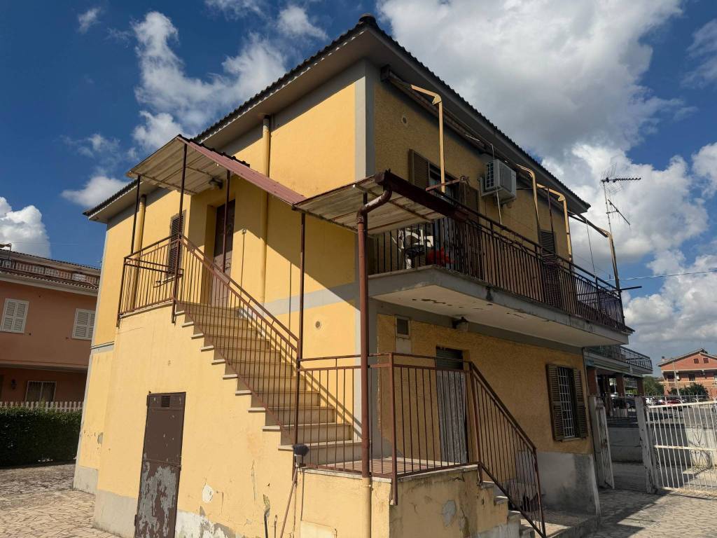 Villa a Lanuvio in Via Nettunense, 136 - Foto 3
