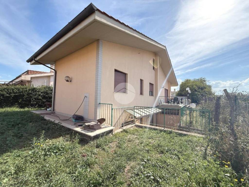 Villa a Ciampino in Via Lucrezia Romana - Foto 4