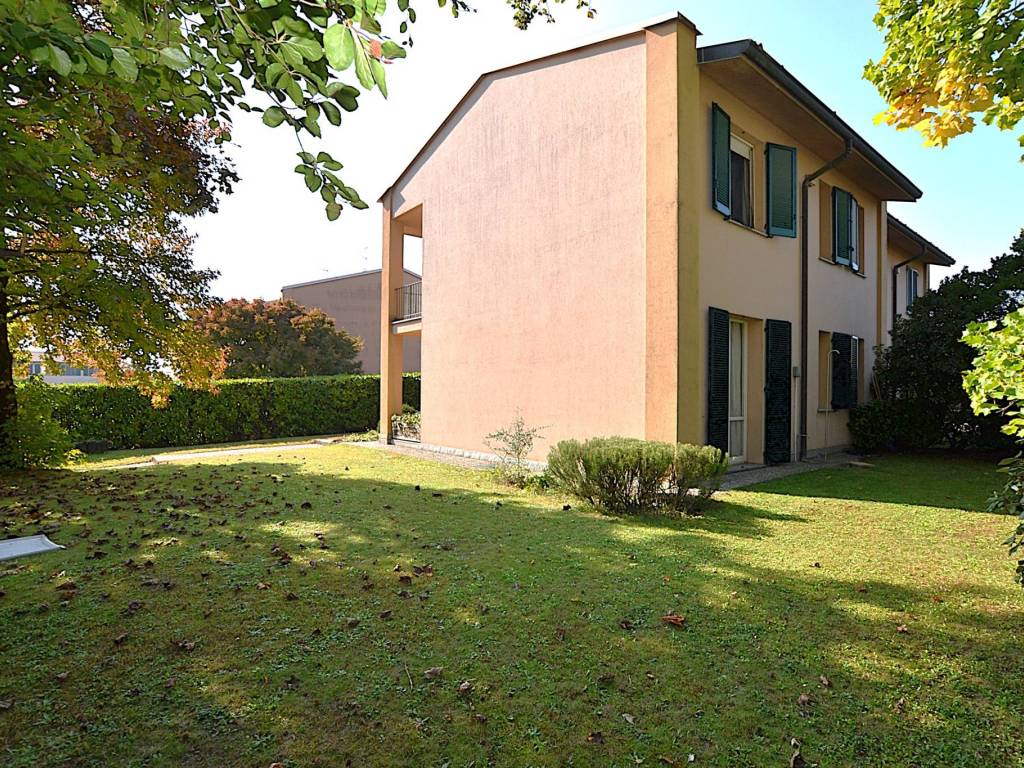 Villa a Casatenovo in Via Don Consonni, 4 - Foto 2