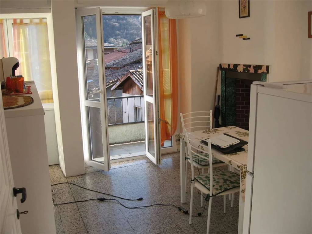 Appartamento a Valbrona in Via Montegrappa, 11 - Foto 2