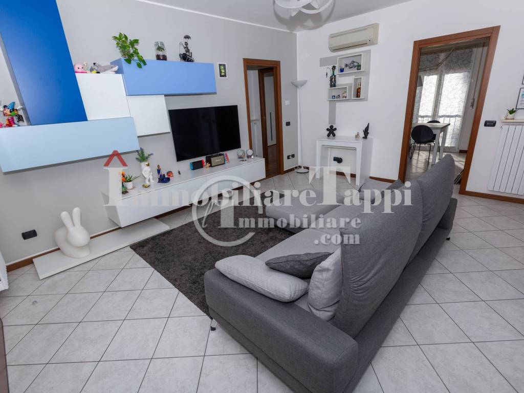 Appartamento a Saronno in Via Filippo Reina, 10 - Foto 2