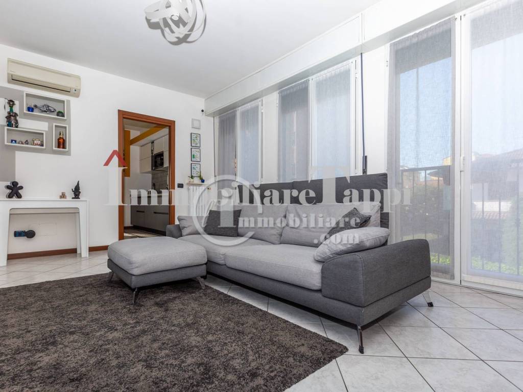 Appartamento a Saronno in Via Filippo Reina, 10 - Foto 4