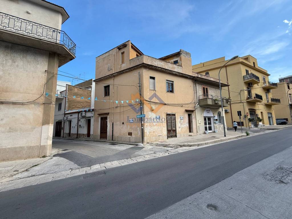 Casa indipendente a Castellammare del golfo in Via Francesco Crispi - Foto 2