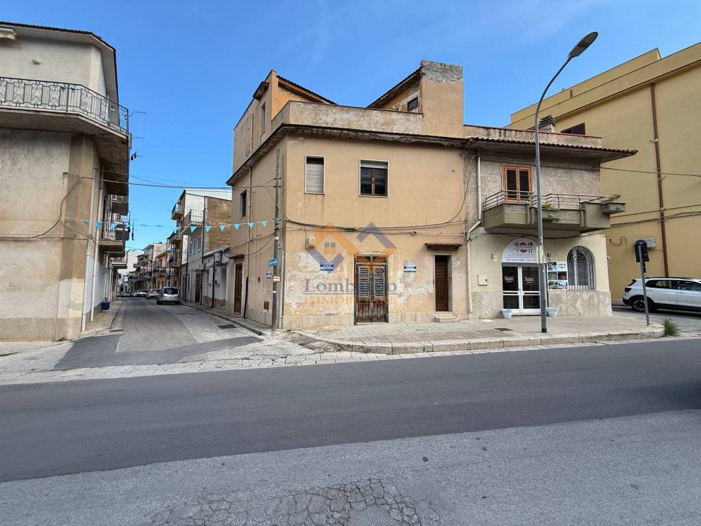 Casa indipendente a Castellammare del golfo in Via Francesco Crispi - Foto 3