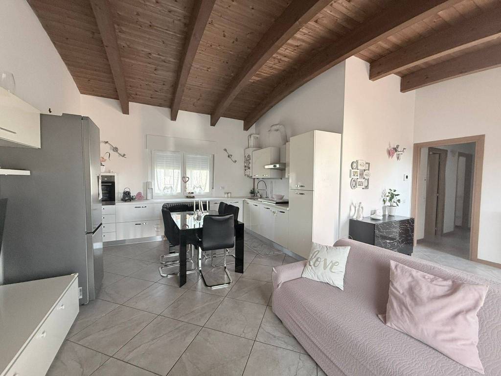 Appartamento a Brenna in Via Roma, 31 - Foto 2